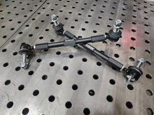 Charger l&#39;image dans la galerie, B2BFAB Shortened Front Sway Bar End Link Kit